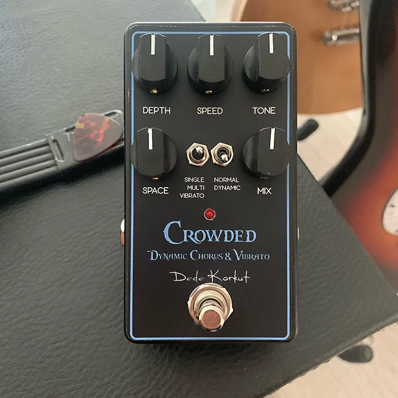 Crowded Chorus gitar pedalı