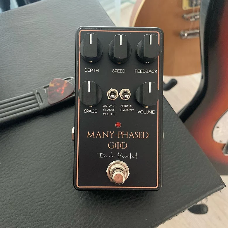Many-Phased God gitar pedalı